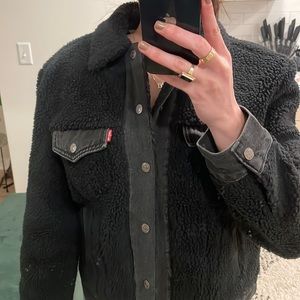 BLACK SHERPA LEVIS JACKET - SIZE XS